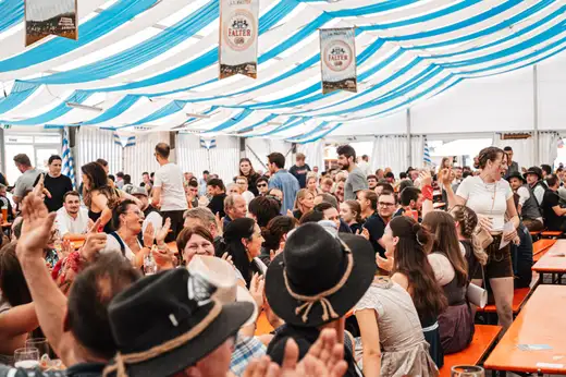 Schmalzlerfest Perlesreut 2024 Sonntag: Weißbierfrühschoppen, Schnupferwettbewerb, d Noudnigln, Verlosung Foto 2400568