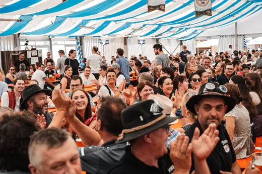Schmalzlerfest Perlesreut 2024 Sonntag: Weißbierfrühschoppen, Schnupferwettbewerb, d Noudnigln, Verlosung Foto 2400569