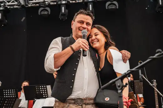 Schmalzlerfest Perlesreut 2024 Sonntag: Weißbierfrühschoppen, Schnupferwettbewerb, d Noudnigln, Verlosung Foto 2400573