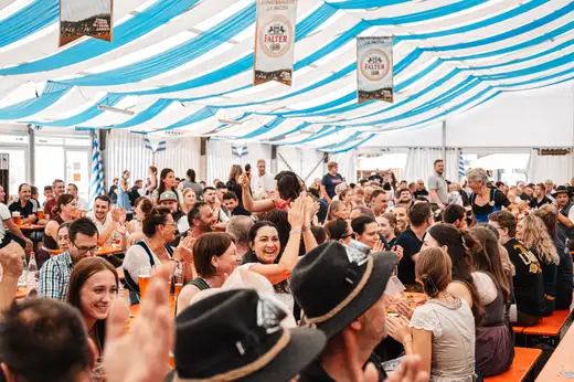 Schmalzlerfest Perlesreut 2024 Sonntag: Weißbierfrühschoppen, Schnupferwettbewerb, d Noudnigln, Verlosung Foto 2400575