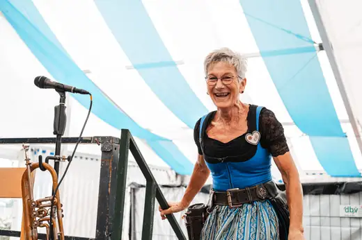 Schmalzlerfest Perlesreut 2024 Sonntag: Weißbierfrühschoppen, Schnupferwettbewerb, d Noudnigln, Verlosung Foto 2400576