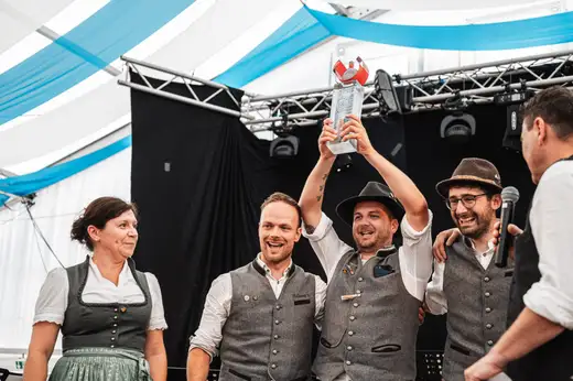 Schmalzlerfest Perlesreut 2024 Sonntag: Weißbierfrühschoppen, Schnupferwettbewerb, d Noudnigln, Verlosung Foto 2400590