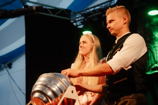 Schmalzlerfest Perlesreut 2024 Sonntag: Weißbierfrühschoppen, Schnupferwettbewerb, d Noudnigln, Verlosung Foto 2400593