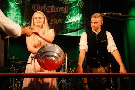 Schmalzlerfest Perlesreut 2024 Sonntag: Weißbierfrühschoppen, Schnupferwettbewerb, d Noudnigln, Verlosung Foto 2400600