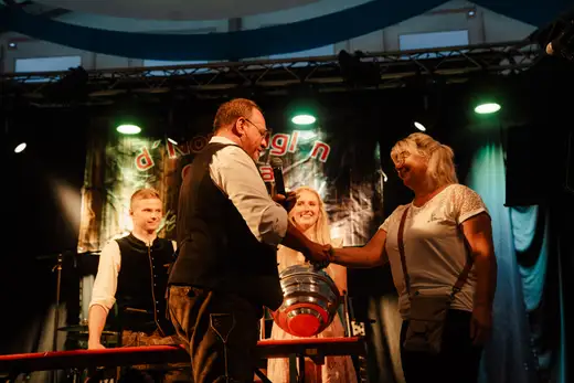 Schmalzlerfest Perlesreut 2024 Sonntag: Weißbierfrühschoppen, Schnupferwettbewerb, d Noudnigln, Verlosung Foto 2400610