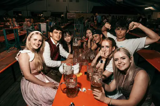 Schmalzlerfest Perlesreut 2024 Sonntag: Weißbierfrühschoppen, Schnupferwettbewerb, d Noudnigln, Verlosung Foto 2400618
