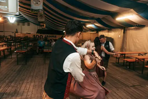 Schmalzlerfest Perlesreut 2024 Sonntag: Weißbierfrühschoppen, Schnupferwettbewerb, d Noudnigln, Verlosung Foto 2400636