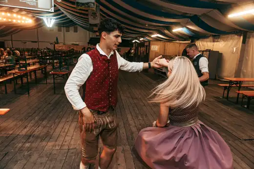 Schmalzlerfest Perlesreut 2024 Sonntag: Weißbierfrühschoppen, Schnupferwettbewerb, d Noudnigln, Verlosung Foto 2400637