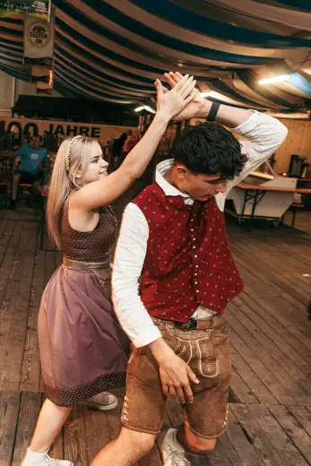 Schmalzlerfest Perlesreut 2024 Sonntag: Weißbierfrühschoppen, Schnupferwettbewerb, d Noudnigln, Verlosung Foto 2400639