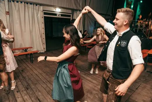 Schmalzlerfest Perlesreut 2024 Sonntag: Weißbierfrühschoppen, Schnupferwettbewerb, d Noudnigln, Verlosung Foto 2400641