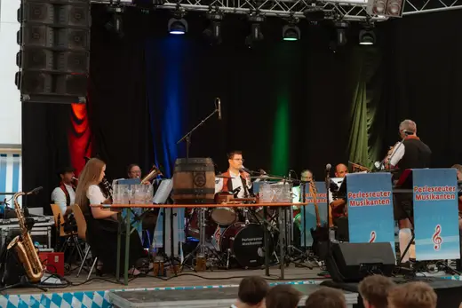 Schmalzlerfest Perlesreut 2025 Freitag: Kinder-Festzug, Perlesreuter BleMUSI Foto 2500002
