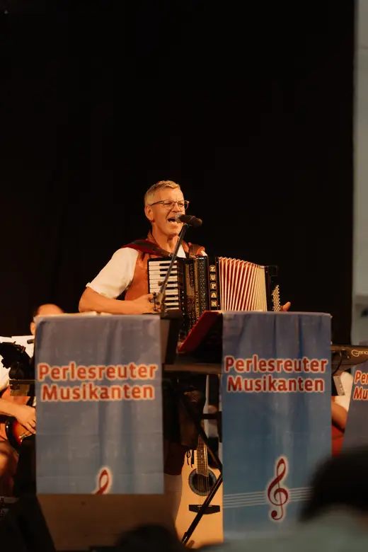 Schmalzlerfest Perlesreut 2025 Freitag: Kinder-Festzug, Perlesreuter BleMUSI Foto 2500007