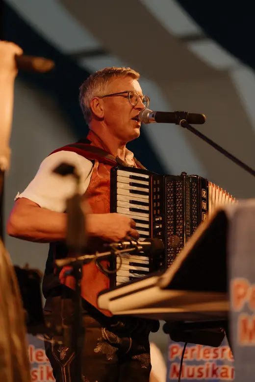 Schmalzlerfest Perlesreut 2025 Freitag: Kinder-Festzug, Perlesreuter BleMUSI Foto 2500013