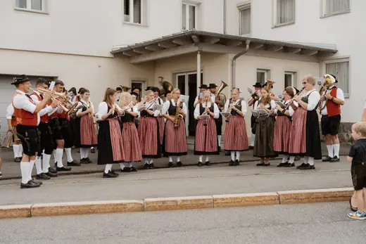 Schmalzlerfest Perlesreut 2025 Freitag: Kinder-Festzug, Perlesreuter BleMUSI Foto 2500083