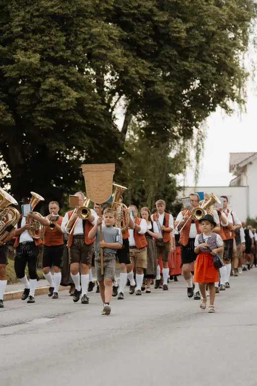 Schmalzlerfest Perlesreut 2025 Freitag: Kinder-Festzug, Perlesreuter BleMUSI Foto 2500093