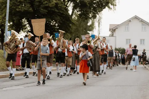 Schmalzlerfest Perlesreut 2025 Freitag: Kinder-Festzug, Perlesreuter BleMUSI Foto 2500094