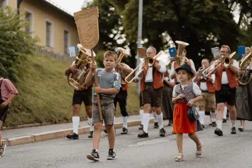 Schmalzlerfest Perlesreut 2025 Freitag: Kinder-Festzug, Perlesreuter BleMUSI Foto 2500095