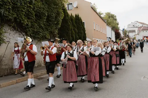 Schmalzlerfest Perlesreut 2025 Freitag: Kinder-Festzug, Perlesreuter BleMUSI Foto 2500111