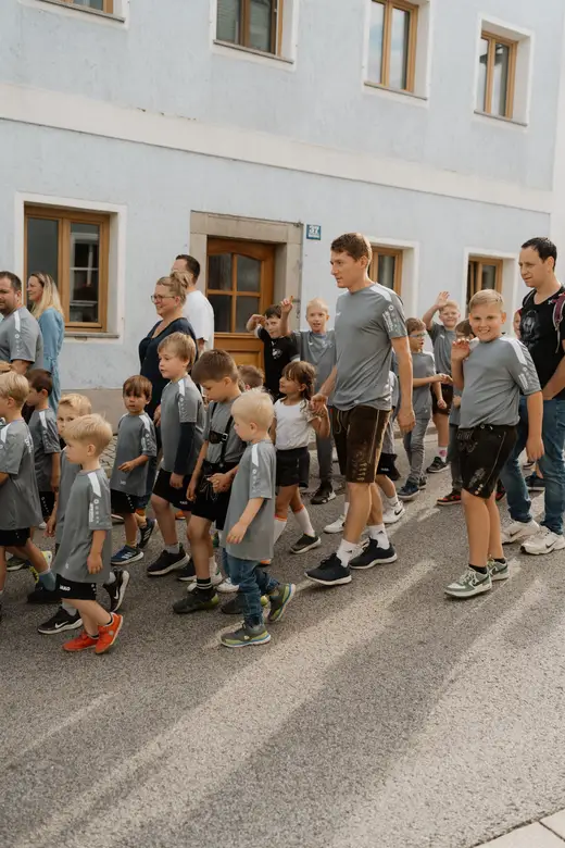 Schmalzlerfest Perlesreut 2025 Freitag: Kinder-Festzug, Perlesreuter BleMUSI Foto 2500122