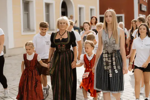 Schmalzlerfest Perlesreut 2025 Freitag: Kinder-Festzug, Perlesreuter BleMUSI Foto 2500146
