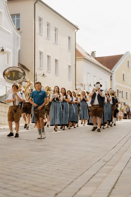 Schmalzlerfest Perlesreut 2025 Freitag: Kinder-Festzug, Perlesreuter BleMUSI Foto 2500157