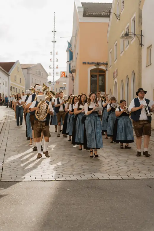 Schmalzlerfest Perlesreut 2025 Freitag: Kinder-Festzug, Perlesreuter BleMUSI Foto 2500159