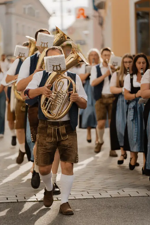 Schmalzlerfest Perlesreut 2025 Freitag: Kinder-Festzug, Perlesreuter BleMUSI Foto 2500160