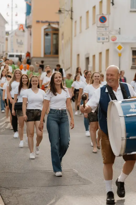 Schmalzlerfest Perlesreut 2025 Freitag: Kinder-Festzug, Perlesreuter BleMUSI Foto 2500165
