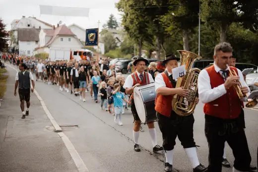 Schmalzlerfest Perlesreut 2025 Freitag: Kinder-Festzug, Perlesreuter BleMUSI Foto 2500214