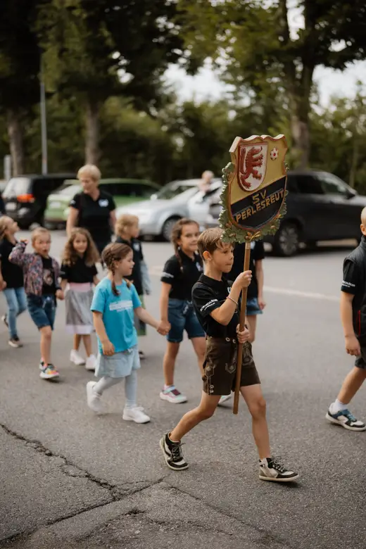 Schmalzlerfest Perlesreut 2025 Freitag: Kinder-Festzug, Perlesreuter BleMUSI Foto 2500216
