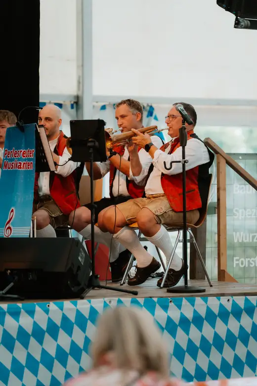Schmalzlerfest Perlesreut 2025 Freitag: Kinder-Festzug, Perlesreuter BleMUSI Foto 2500244