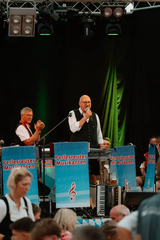 Schmalzlerfest Perlesreut 2025 Freitag: Kinder-Festzug, Perlesreuter BleMUSI Foto 2500249