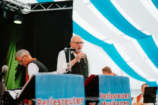 Schmalzlerfest Perlesreut 2025 Freitag: Kinder-Festzug, Perlesreuter BleMUSI Foto 2500250