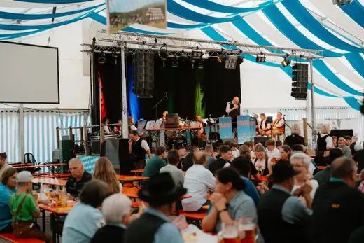 Schmalzlerfest Perlesreut 2025 Freitag: Kinder-Festzug, Perlesreuter BleMUSI Foto 2500257
