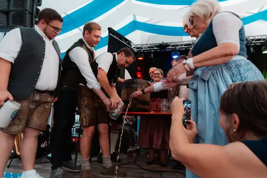 Schmalzlerfest Perlesreut 2025 Freitag: Kinder-Festzug, Perlesreuter BleMUSI Foto 2500273
