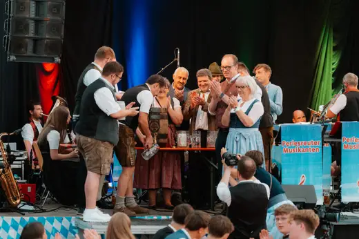 Schmalzlerfest Perlesreut 2025 Freitag: Kinder-Festzug, Perlesreuter BleMUSI Foto 2500275
