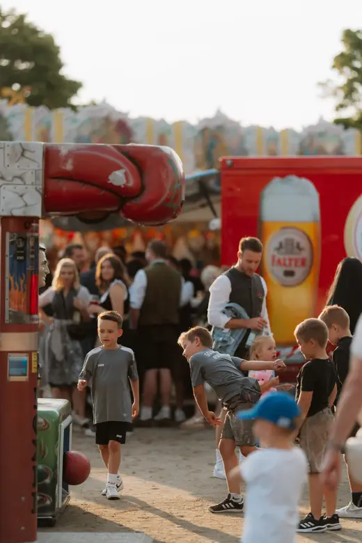 Schmalzlerfest Perlesreut 2025 Freitag: Kinder-Festzug, Perlesreuter BleMUSI Foto 2500330