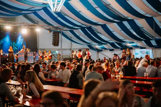 Schmalzlerfest Perlesreut 2025 Freitag: Kinder-Festzug, Perlesreuter BleMUSI Foto 2500375