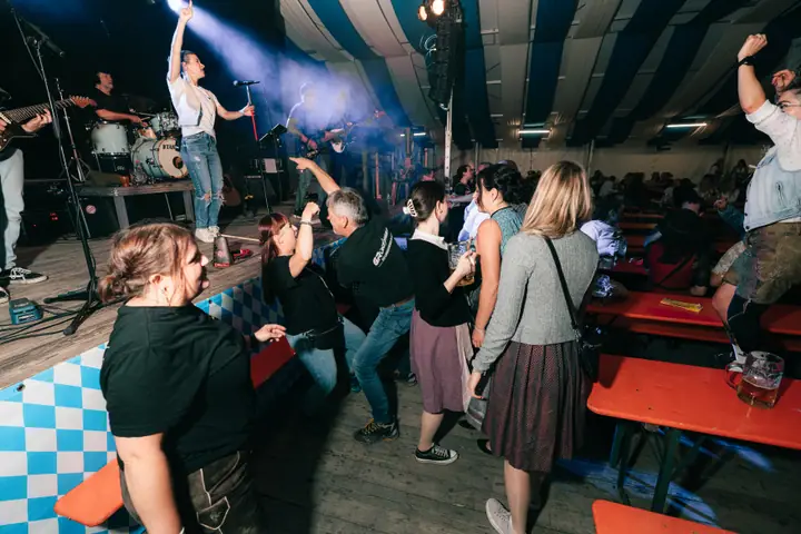 Schmalzlerfest Perlesreut 2025 Montag: Tag der Betriebe mit Sammer of Love Foto 2500804