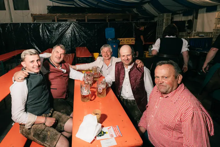 Schmalzlerfest Perlesreut 2025 Montag: Tag der Betriebe mit Sammer of Love Foto 2500814