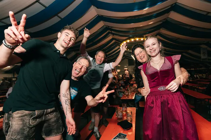 Schmalzlerfest Perlesreut 2025 Montag: Tag der Betriebe mit Sammer of Love Foto 2500821