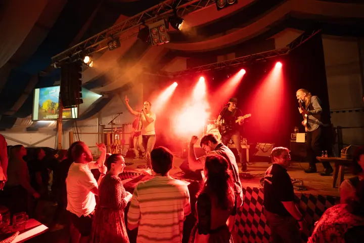 Schmalzlerfest Perlesreut 2025 Montag: Tag der Betriebe mit Sammer of Love Foto 2500825