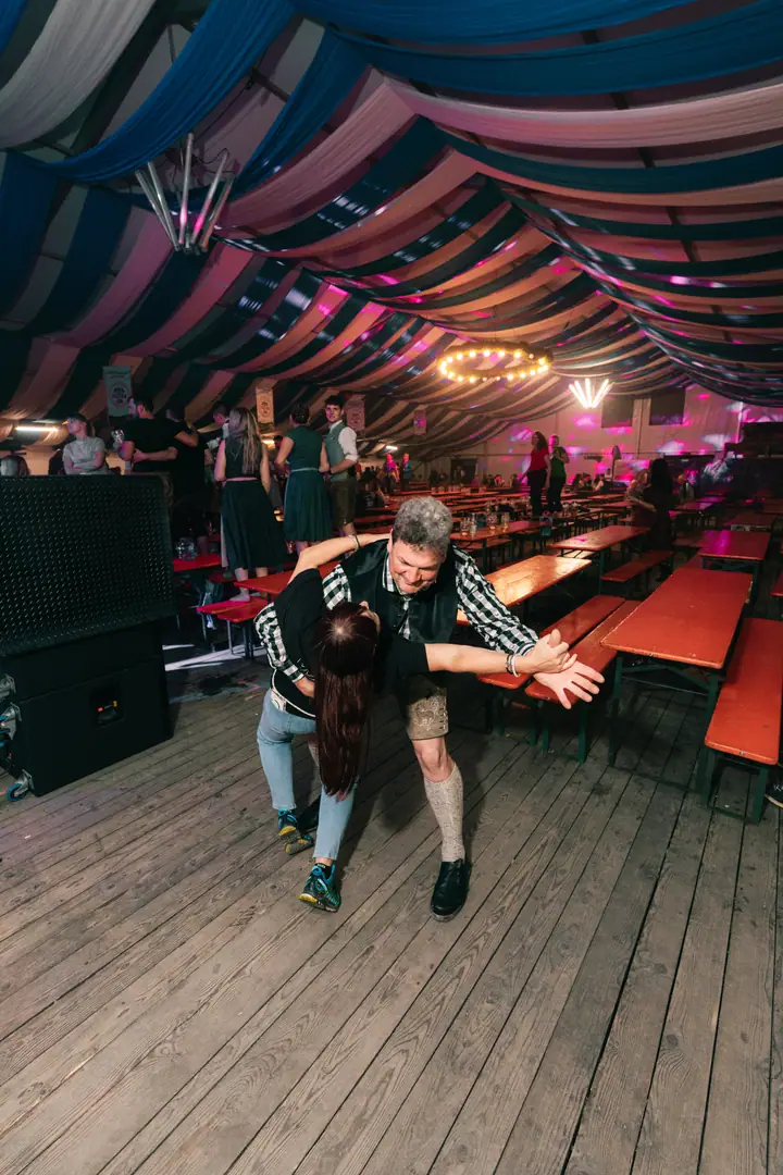 Schmalzlerfest Perlesreut 2025 Montag: Tag der Betriebe mit Sammer of Love Foto 2500830
