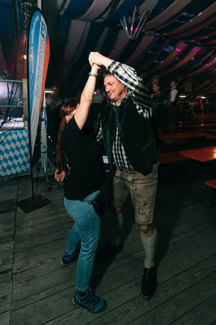 Schmalzlerfest Perlesreut 2025 Montag: Tag der Betriebe mit Sammer of Love Foto 2500832