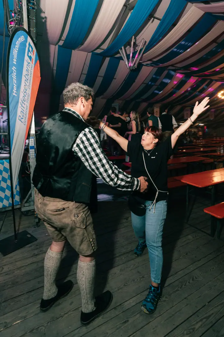 Schmalzlerfest Perlesreut 2025 Montag: Tag der Betriebe mit Sammer of Love Foto 2500833