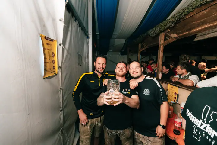 Schmalzlerfest Perlesreut 2025 Montag: Tag der Betriebe mit Sammer of Love Foto 2500854