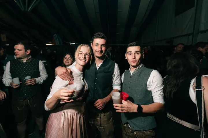 Schmalzlerfest Perlesreut 2025 Montag: Tag der Betriebe mit Sammer of Love Foto 2500855