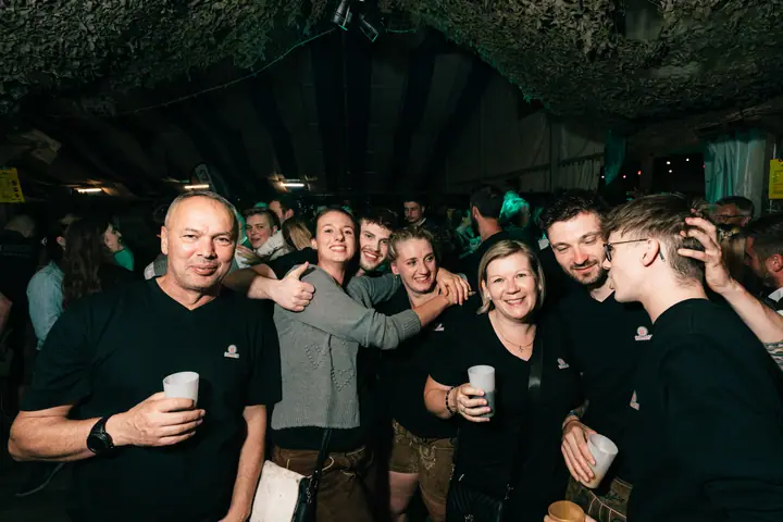 Schmalzlerfest Perlesreut 2025 Montag: Tag der Betriebe mit Sammer of Love Foto 2500858