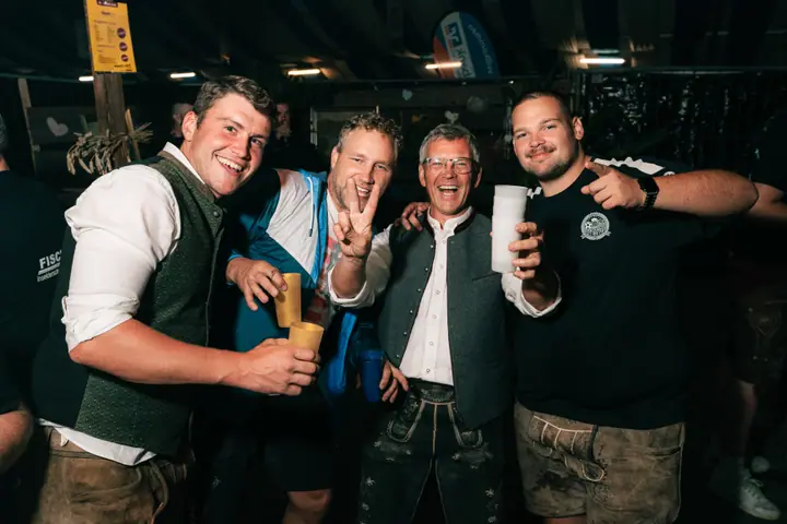 Schmalzlerfest Perlesreut 2025 Montag: Tag der Betriebe mit Sammer of Love Foto 2500883