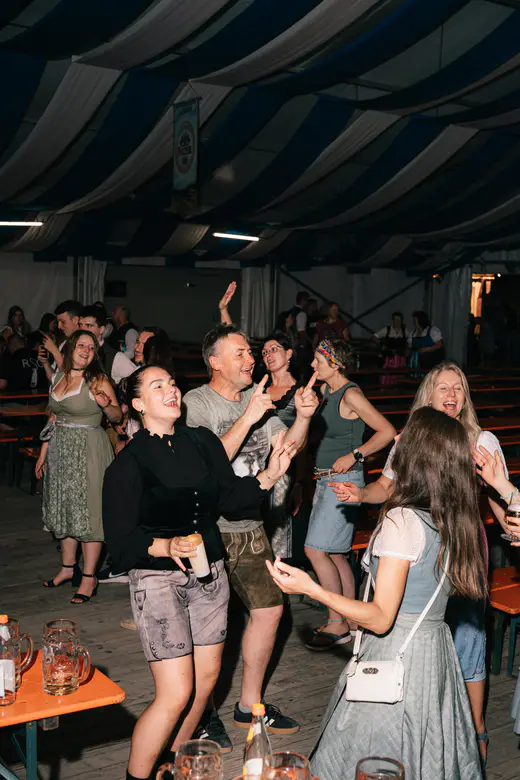 Schmalzlerfest Perlesreut 2025 Samstag: Rotzfrech Foto 2500689